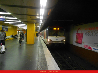 Entrée d'un MS61 à Châtelet - Les Halles