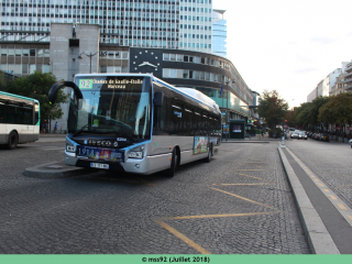 Urbanway 12 hybride n°6204 sur le 92, en livrée IDFM et avec girouette à diodes blanches