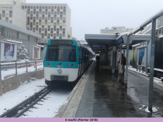 MF77 n&deg;001 sous la neige &agrave; Cr&eacute;teil L'&Eacute;chat