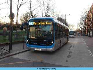 Bolloré Bluebus n°0588 sur le 126 en livrée Île-de-France Mobilités