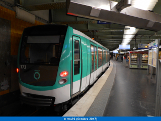MF01 n°173, dernier métro en livrée RATP, à Nation
