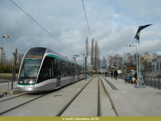 Citadis 302 du T8 à la station Delaunay-Belleville