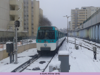 Arriv&eacute;e du MF77 n&deg;118 sous la neige &agrave; Cr&eacute;teil L'&Eacute;chat