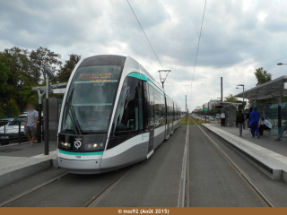 Citadis 302 du T7 à la station Domaine Chérioux