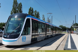 Citadis 405 du T10 au départ du Jardin Parisien