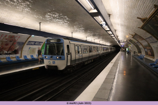 MF77 n°086 à Ledru-Rollin en livrée IDFM