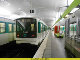 MF67 n°13042 au départ de Pont de Sèvres