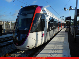 Citadis Dualis du T11 express en gare d'Épinay-sur-Seine (2)