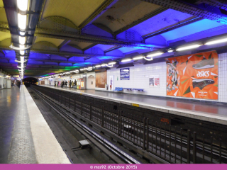 Station Réaumur-Sébastopol (ligne 4) avec éclairage coloré