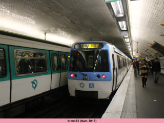 MF77 n°178 en livrée IDFM quittant la station Place d'Italie