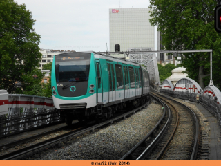 MF01 n°074 arrivant à Gare d'Austerlitz