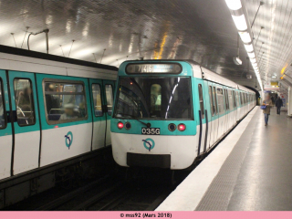 MF77 n°035G quittant la station Pyramides