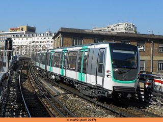 MF01 n°169, dernier métro en livrée STIF, quittant la station Gare d'Austerlitz