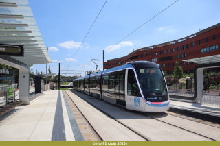 Citadis 405 du T10 quittant l'Hôpital Béclère