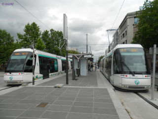 Deux rames Translohr STE3 du T5 pendant la marche à blanc (juillet 2013)