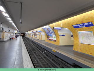 Station Étoile sur la ligne 6, une des rares à n'avoir qu'une seule voie