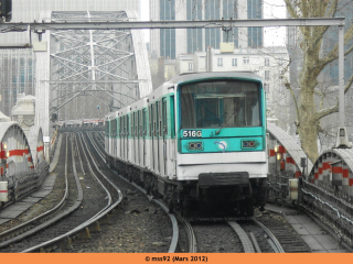 MF67 F n°516G sur le viaduc d'Austerlitz en direction de Bobigny