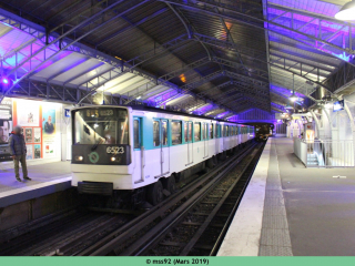 MP73 n°6523 arrivant à Nationale, de nuit