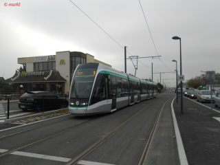 Citadis 302 du T7 arrivant à Auguste Perret