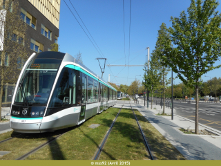 Citadis 302 du T8 dans l'arrière-gare de Saint-Denis