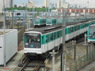 MF67 n°029 de la ligne 3 sortant du dépôt de Bobigny (juin 2013)