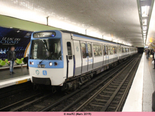 MF77 n°061G en livrée IDFM à Place d'Italie