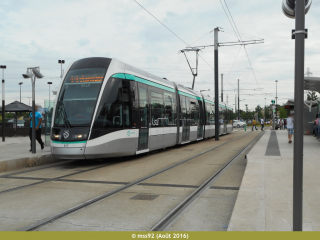 Citadis 302 du T8 à la station César