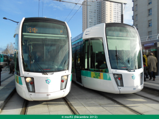 Deux Citadis 402 du T3b à Porte de la Chapelle le jour de l'inauguration