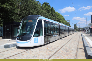 Citadis 405 du T10 au départ de la Croix-de-Berny