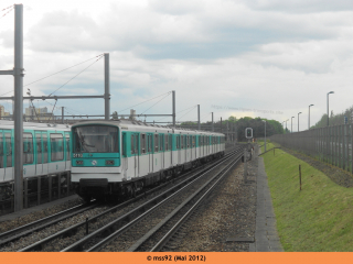 MF67 F n°511G longeant le faisceau de Bobigny en direction de Place d'Italie