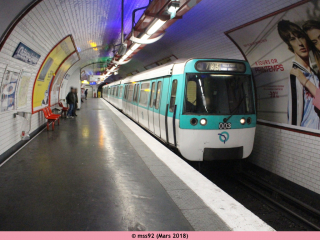 MF77 n°003 arrivant à Château-Landon