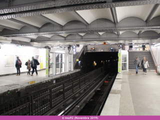 Pose des FQ en cours à Réaumur-Sébastopol (ligne 4, quai Nord)