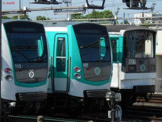 MF67 de la ligne 3 aux côtés de deux MF01 à Bobigny (mai 2014)