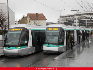 Deux rames Translohr STE6 du T6 à la station Robert Wagner le jour de l'ouverture