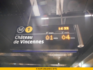 Panneau SIEL noir sur la ligne 1 à Louvre-Rivoli
